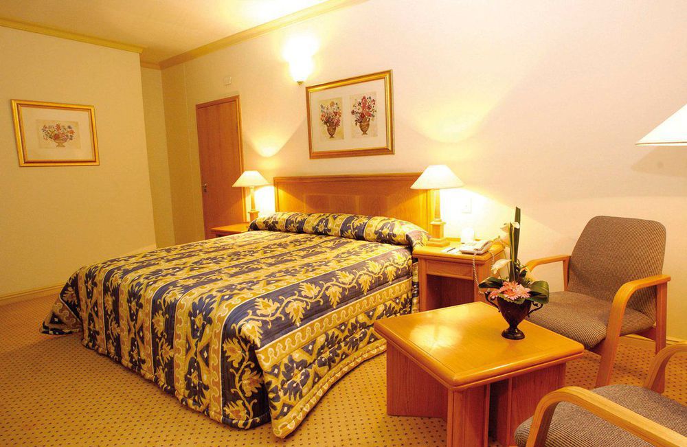 Peermont Metcourt Suites At Emperors Palace Kempton Park Room photo